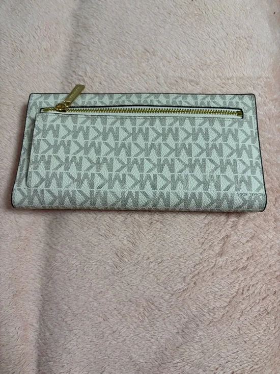 Michael Kors Beige Signature MK Continental Wallet with Gold Logo - Picture 2 of 7